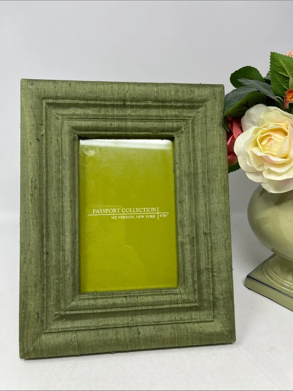 100% SILK HANDCRAFTED 4x6 PICTURE FRAME PASSPORT COLLECTION GREEN SILK